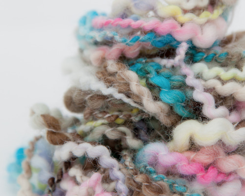 アートヤーン(322) 約54g 1890円 アートヤーン(247) 約57g 1630円