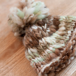 手紡ぎ毛糸使用　赤ちゃん　手編みニット帽　みどり 2枚目の画像