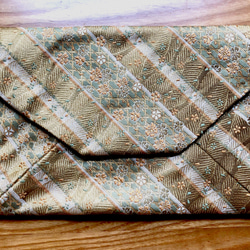 桐生織 金襴 桜 裏地 波　数寄屋袋 22センチ×15センチ 1枚目の画像
