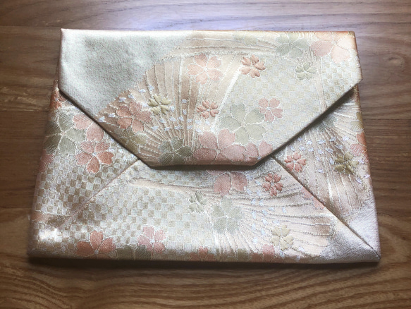 桐生織 金襴 金色　桜 裏地　ピンク　数寄屋袋 25センチ×18センチ 1枚目の画像