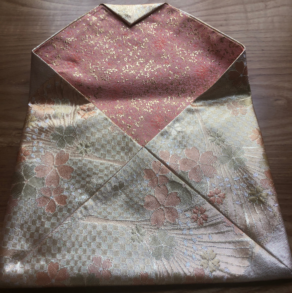 桐生織 金襴 金色　桜 裏地　ピンク　数寄屋袋 25センチ×18センチ 2枚目の画像