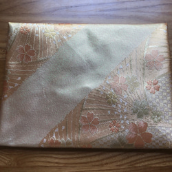 桐生織 金襴 金色　桜 裏地　ピンク　数寄屋袋 25センチ×18センチ 5枚目の画像
