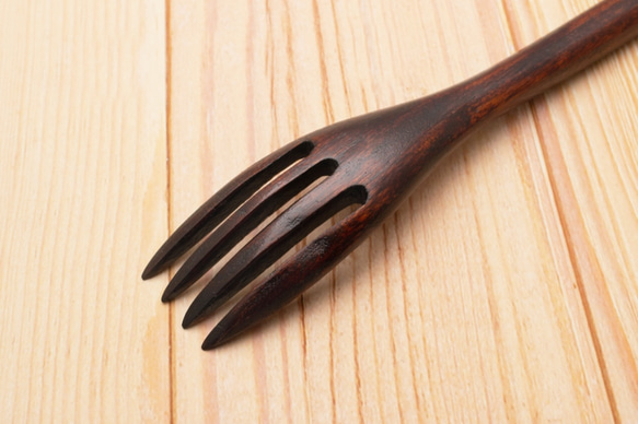手削りデザートフォーク 3枚目の画像