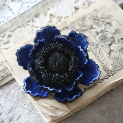 アネモネのコサージュ（ブルー）～動く花弁 2枚目の画像