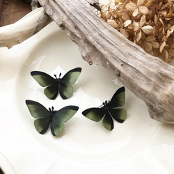 グリーンの蝶ブローチ 2枚目の画像