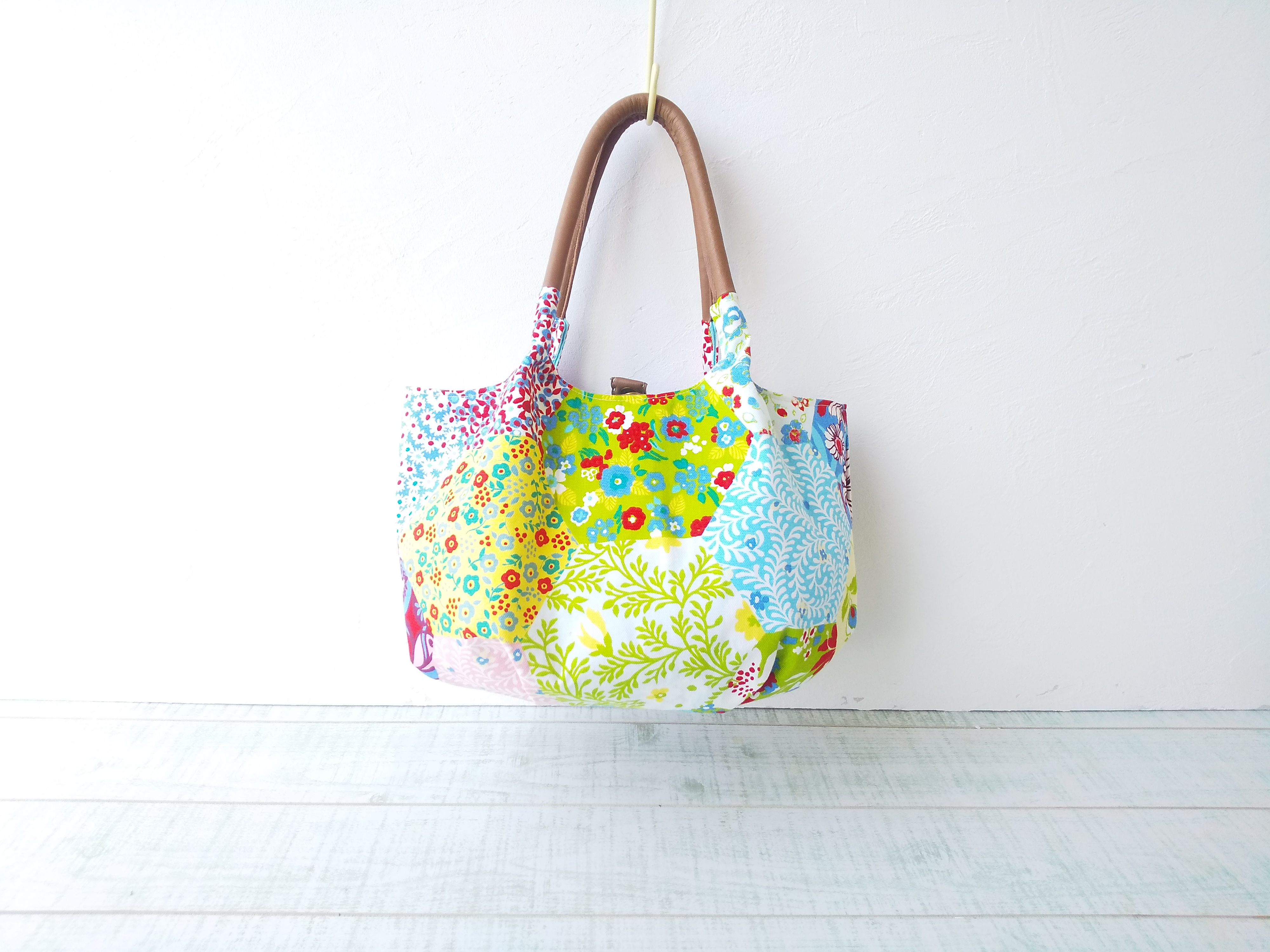 ハンドメイド　パッチワーク　ボストンバッグ　ヘキサゴン パッチワーク ボストンバッグ(ヘキサゴン） - メルカリ