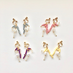 "Polly" Screw Back Earrings 第1張的照片