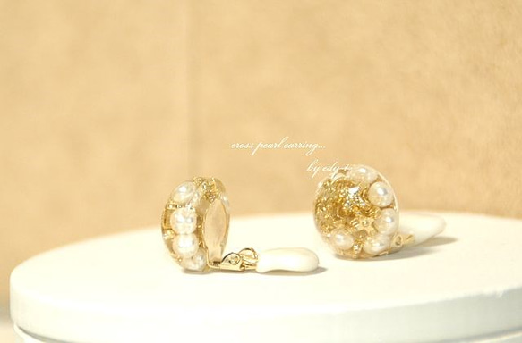 cross pearl earring／gold 2枚目の画像