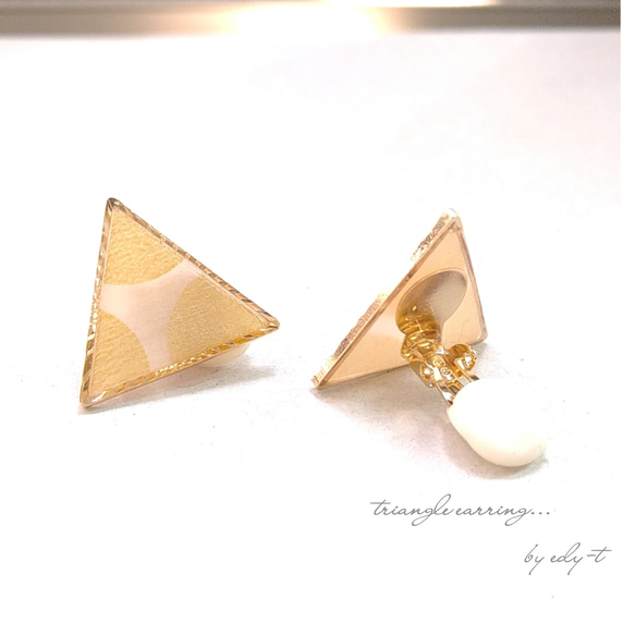 triangle earring／gold 2枚目の画像