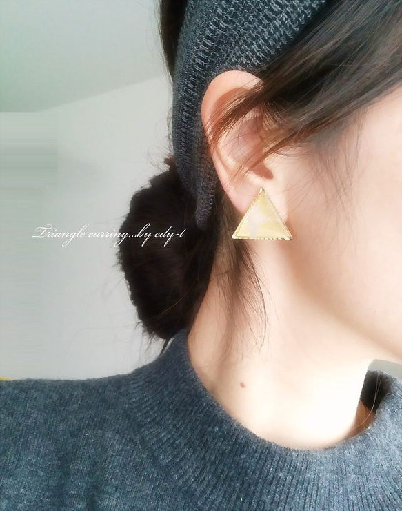 triangle earring／gold 3枚目の画像