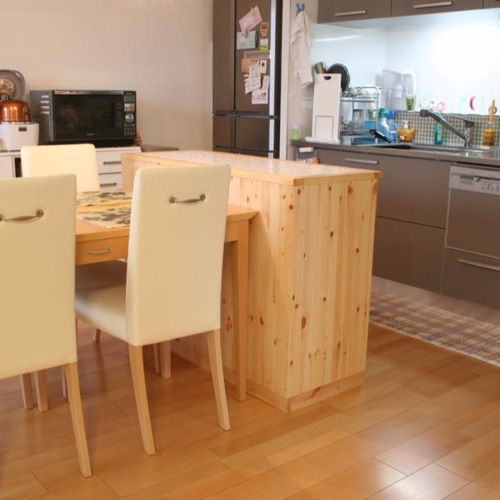 木製　キッチンカウンター（生地付き）　タイル装飾付き モザイクタイルのキッチンカウンター(ラスティックパイン&空色タイル