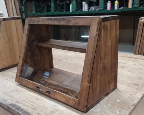 カフェ風斜めショーケース（アクリル・背板あり・棚板2枚仕様） 棚