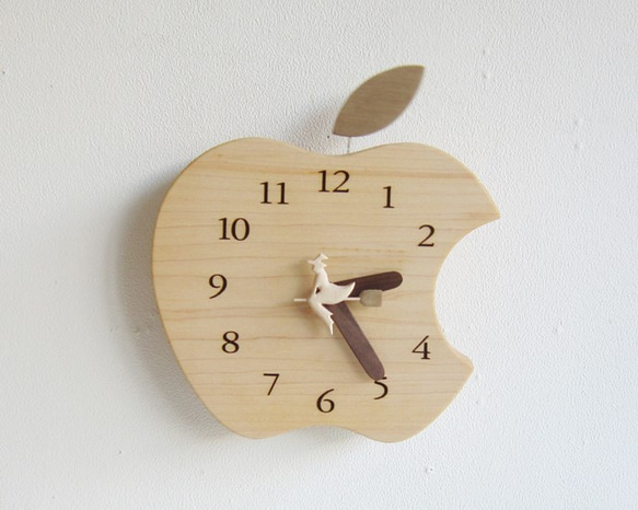 アップルと魔女　置き・掛け時計 1枚目の画像