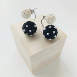 Crochet Black Polka Dots Earrings かぎ針編み黒水玉ピアス 1枚目の画像