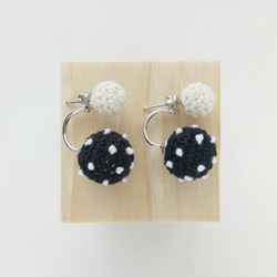 Crochet Black Polka Dots Earrings かぎ針編み黒水玉ピアス 2枚目の画像