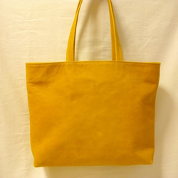 ＊黄系キャメル色の革のシンプルトートバッグ 2枚目の画像