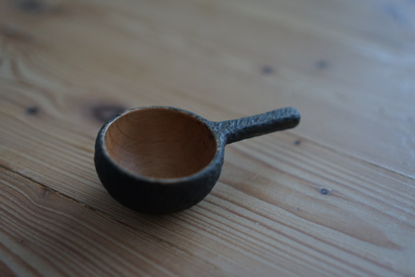 【販売停止】でこぼこ　木製 コーヒーメジャースプーン　黒(鉄媒染) 5枚目の画像