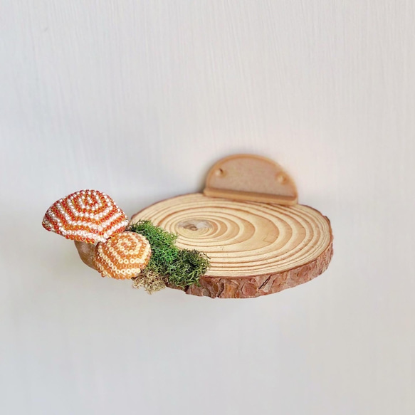 〜オレンジぐるぐる〜キノコ付き　木製 飾り棚 ミニ (左から） 2枚目の画像