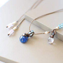 オリオン座の「リゲル」のように青く美しいカイヤナイトの マクラメ  ネックレス 6枚目の画像