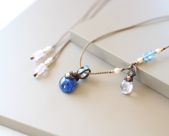 オリオン座の「リゲル」のように青く美しいカイヤナイトの マクラメ  ネックレス 6枚目の画像