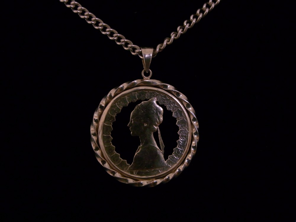 コイン・オールカット・銀枠ペンダント（イタリア旧５００リラ）