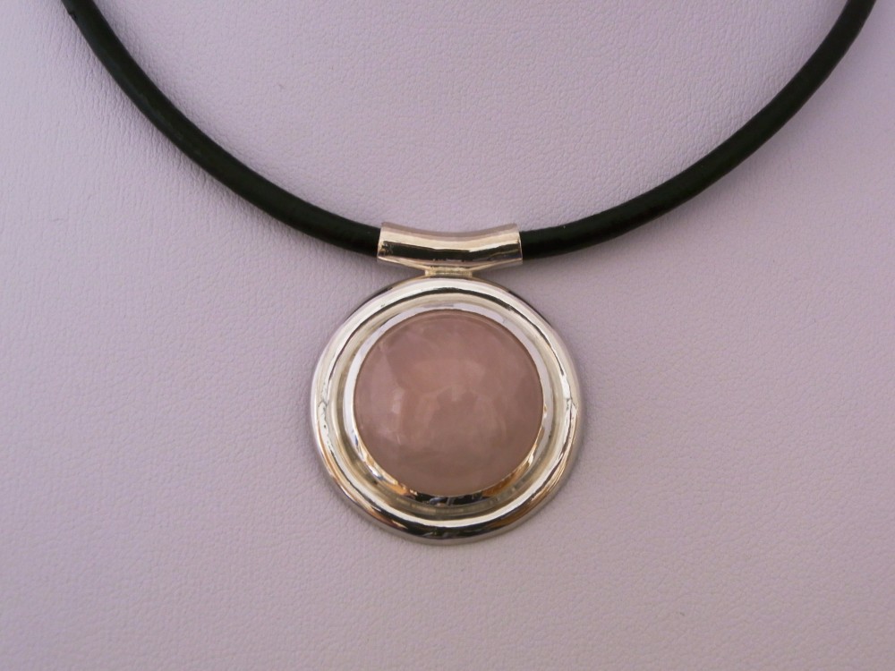 天然石・銀枠・チョーカーペンダント（ローズクォーツ）