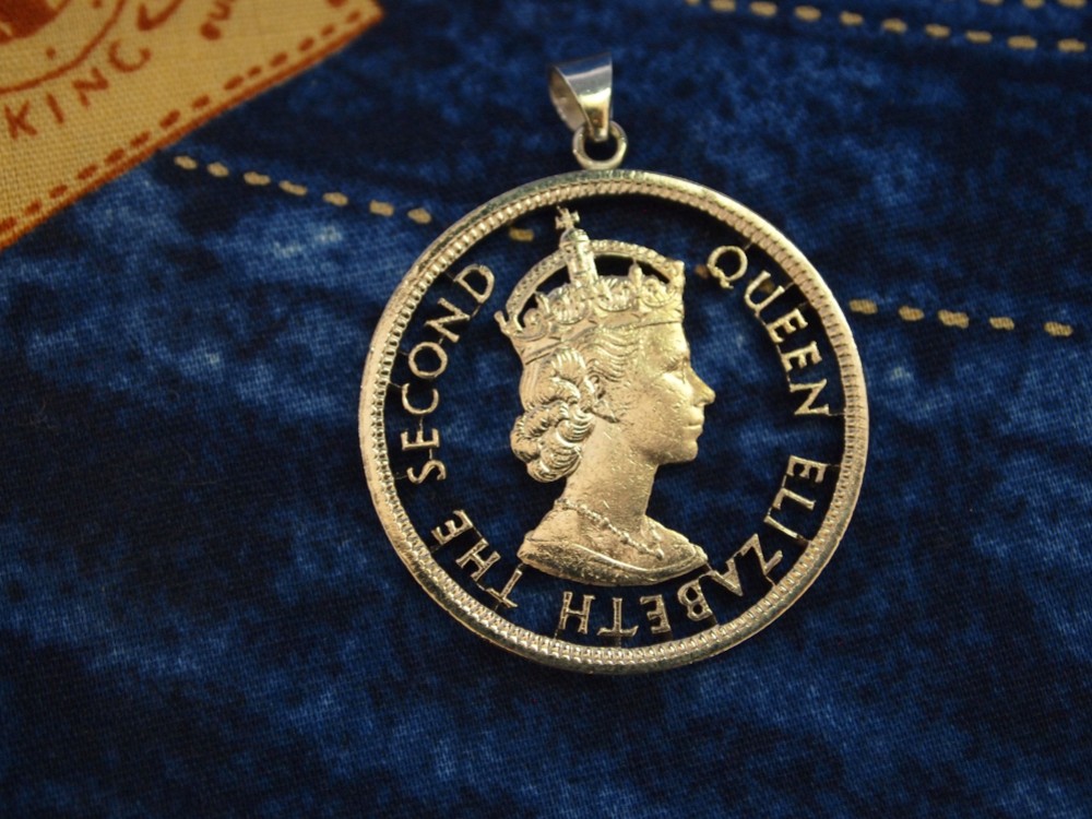 王冠のエリザベス女王シリーズ コインカットペンダント 香港旧５０㌣
