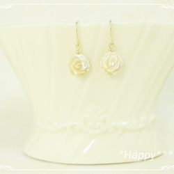 * P74 *高品質珍珠母AAA（米色）☆玫瑰耳環 第3張的照片
