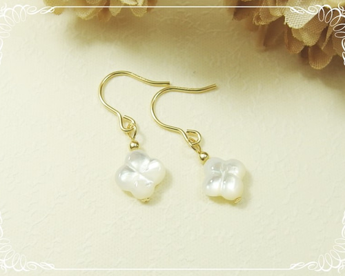 天然石☆クローバーホワイトシェル×ジルコニアのピアス14kgf