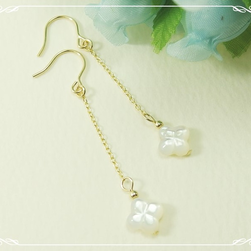 天然石☆クローバーホワイトシェル×ジルコニアのピアス14kgf 天然石☆クローバーホワイトシェル×ジルコニアのピアス14kgf 天然石