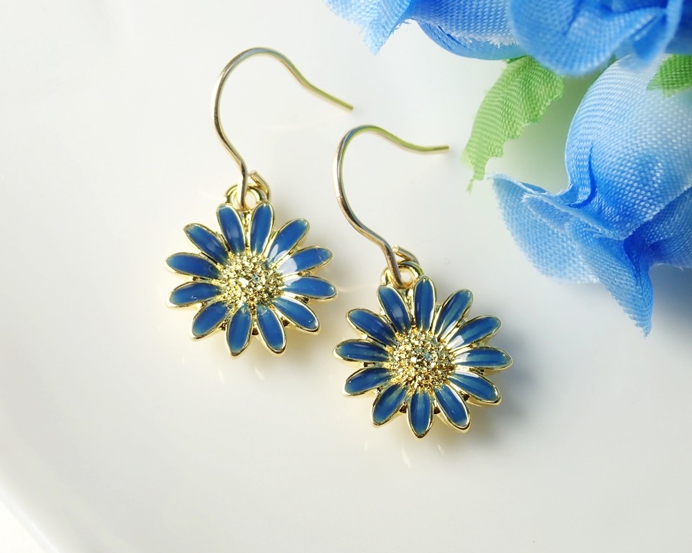 マーガレットピアス 片耳 花芯黄&花びら白 マーガレット ピアス