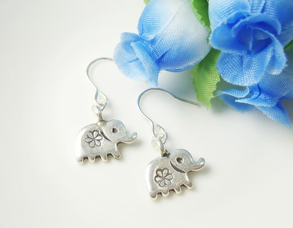 Silver925*P24*カレンシルバー☆ゾウさんピアス 1枚目の画像