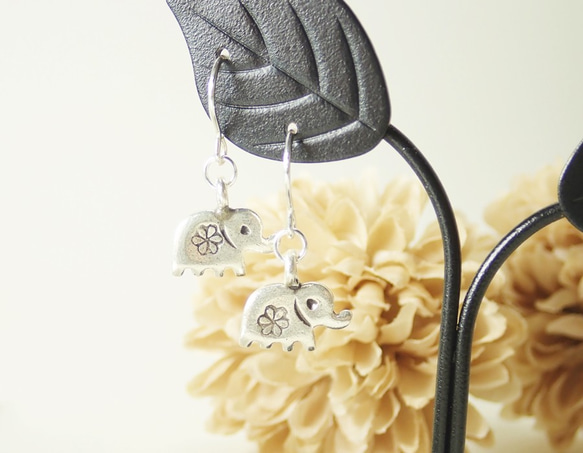 Silver925*P24*カレンシルバー☆ゾウさんピアス 3枚目の画像