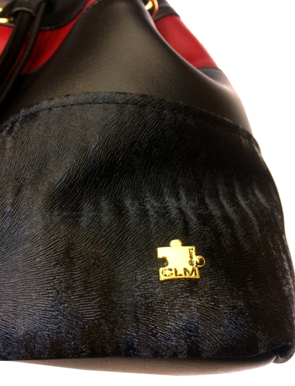 CLM皮草紋拼接桶包_黑紅  台灣手作．MIT 第3張的照片