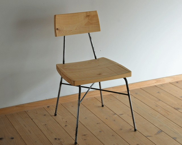 スチール椅子（ヒノキ） 1枚目の画像