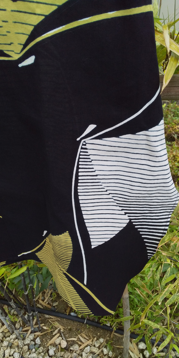 再販  チュニック ゆかた地  綿　裾カーブ  スリット  辛子地に黒と白の輪柄 5枚目の画像