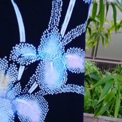 ゆかた　リメイク　綿　紺地に花柄　フレンチブラウス 2枚目の画像