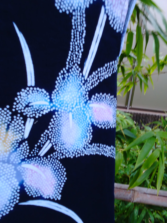 ゆかた　リメイク　綿　紺地に花柄　フレンチブラウス 2枚目の画像