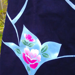 ゆかた地　綿　フレンチブラウス　紺色に花柄 2枚目の画像