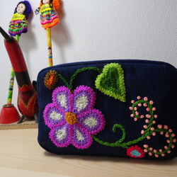 ペルー・アヤクーチョ刺繍の花のポーチ 2枚目の画像