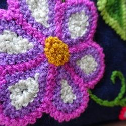 ペルー・アヤクーチョ刺繍の花のポーチ 3枚目の画像