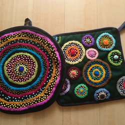 南米ペルーのアヤクーチョ刺繍の鍋敷き 2枚目の画像