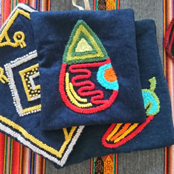 南米ペルー・アヤクーチョ刺繍の鍋敷き 1枚目の画像
