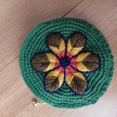 アヤクーチョ刺繍タペストリー　ペルー　チチカカ ペルー製 ハンドメイド アヤクーチョ刺繍タペストリー テーブル