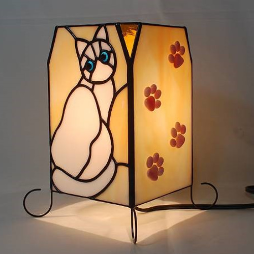 目が光る猫のランプ(ベージュ白猫) 484 スタンドライト・テーブル