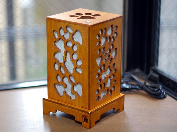 うじゃうじゃ足型だらけの木のランプ (小) 596