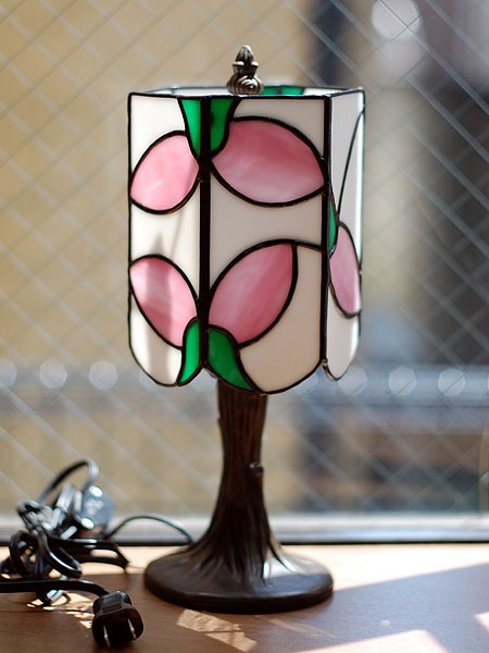 ステンドグラス・ピンクの花びら6面ランプ 245