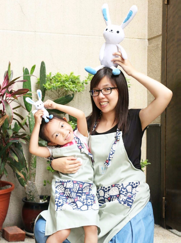 親子款撞色口袋工作圍裙 - 綠 第5張的照片