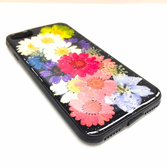たくさんの季節の色 (黒) 押し花 iPhoneケース（ハワイアンガーデン）（ドライフラワー） 2枚目の画像