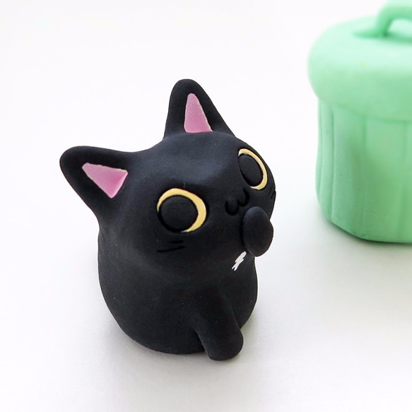 Mame Nyanko / 一隻厚臉皮的小黑貓雕像 第2張的照片